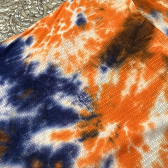 Gorgeous Overlay With Fringe on the bottom. - Picture 4 of 6